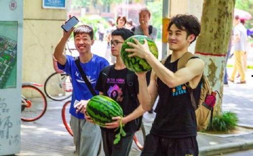 大学校园吃瓜网站在线观看免费,免费在线观看，揭秘大学校园生活点滴  第3张